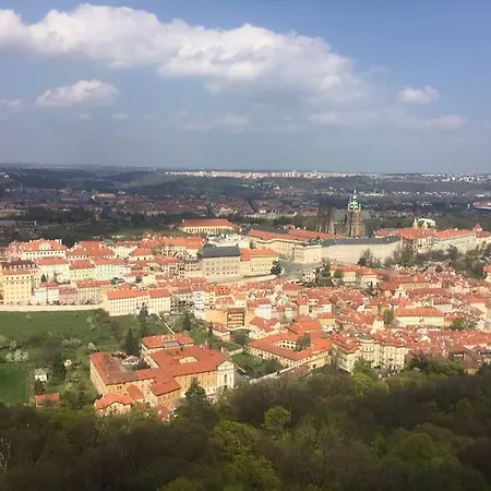 Korea Sisters In Prague
